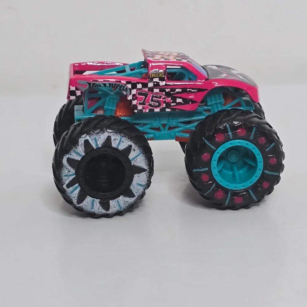 2019 Hot Wheels Monster Trucks Podium Crasher HW Demo Derby Pink Graffiti 1:64